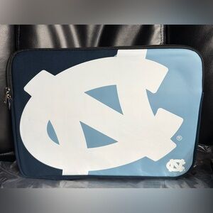 FOCO UNC Tar-heels  NCAA Official 15" Inch w/ Logo Zipper. Brand new with tags.